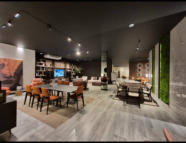 980M² SHOWROOM TO LET IN KRAMERVILLE